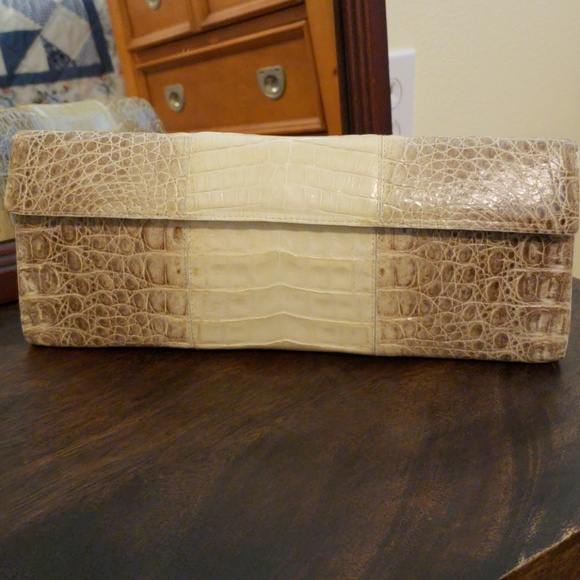 Clutch - Picture 1 of 3